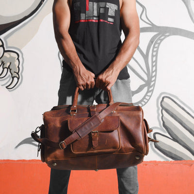 5 ITEMS THAT YOU SHOULD CARRY IN YOUR GYM BAG